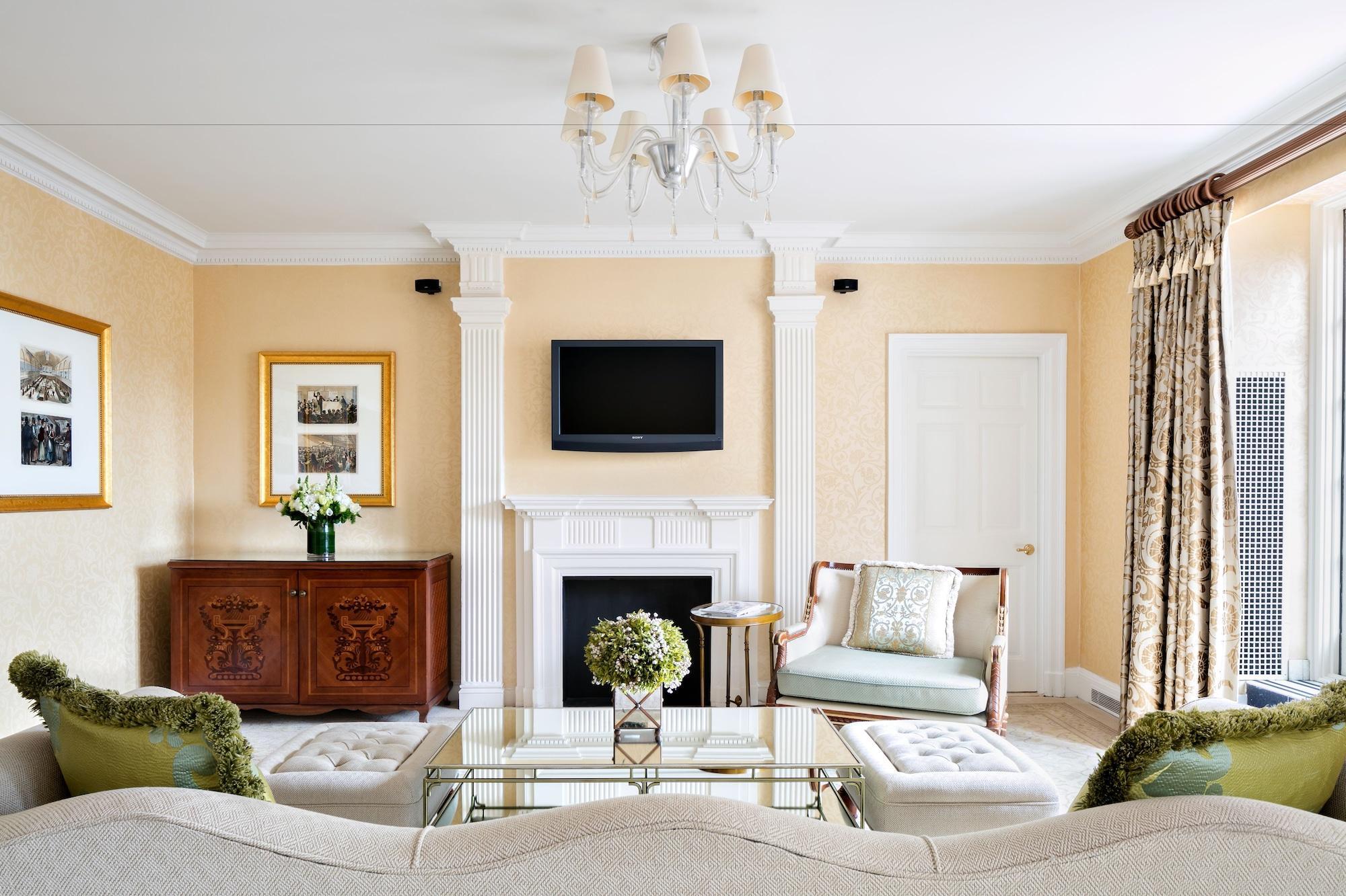 The Pierre, A Taj Hotel, New York Luaran gambar A living room