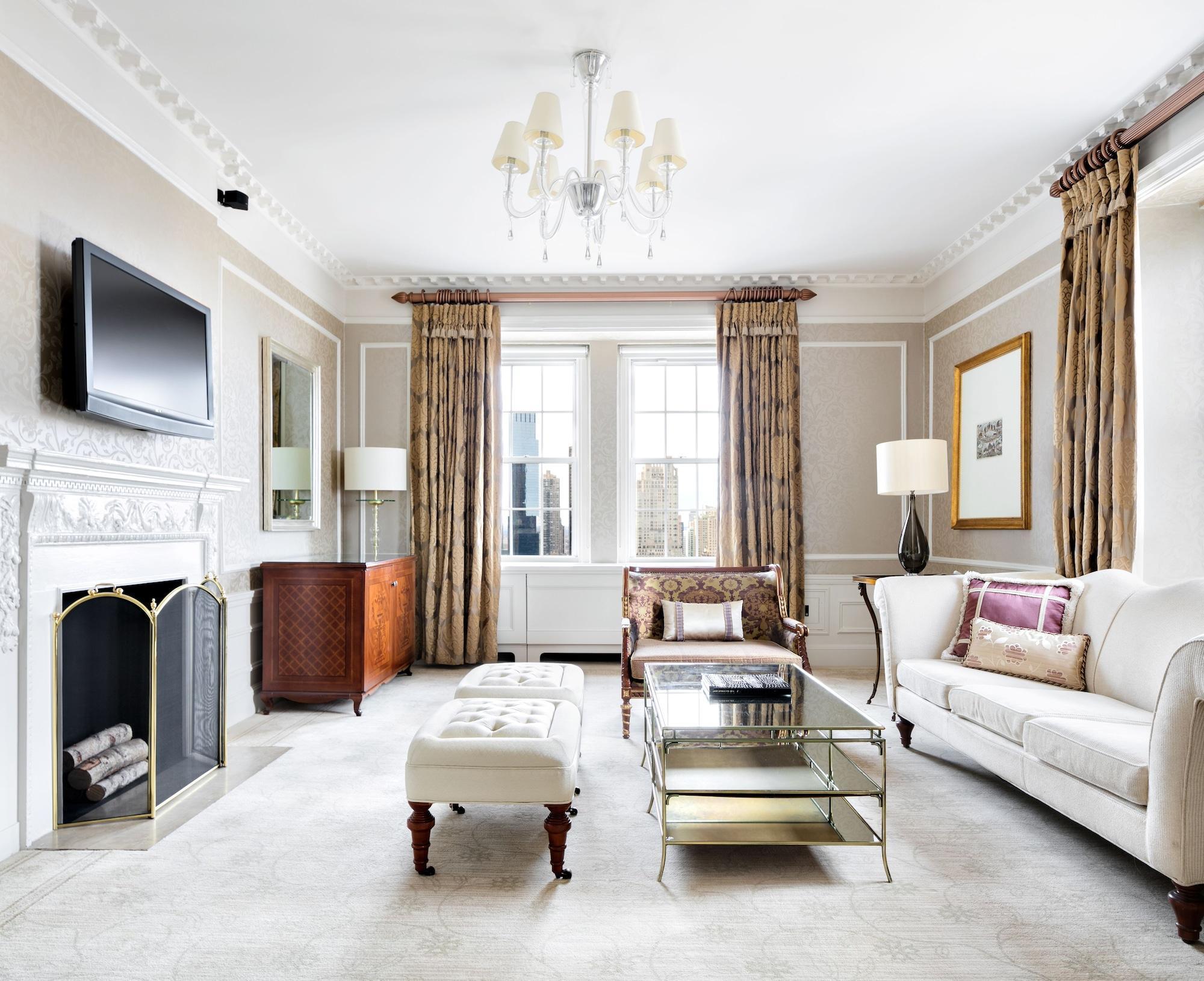 The Pierre, A Taj Hotel, New York Luaran gambar A living room in a townhouse
