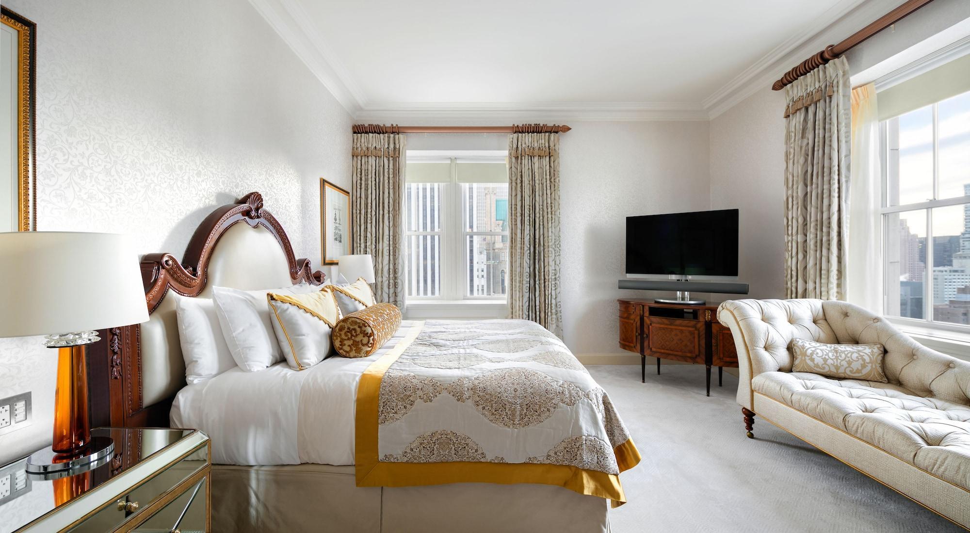 The Pierre, A Taj Hotel, New York Luaran gambar A bedroom at the hotel
