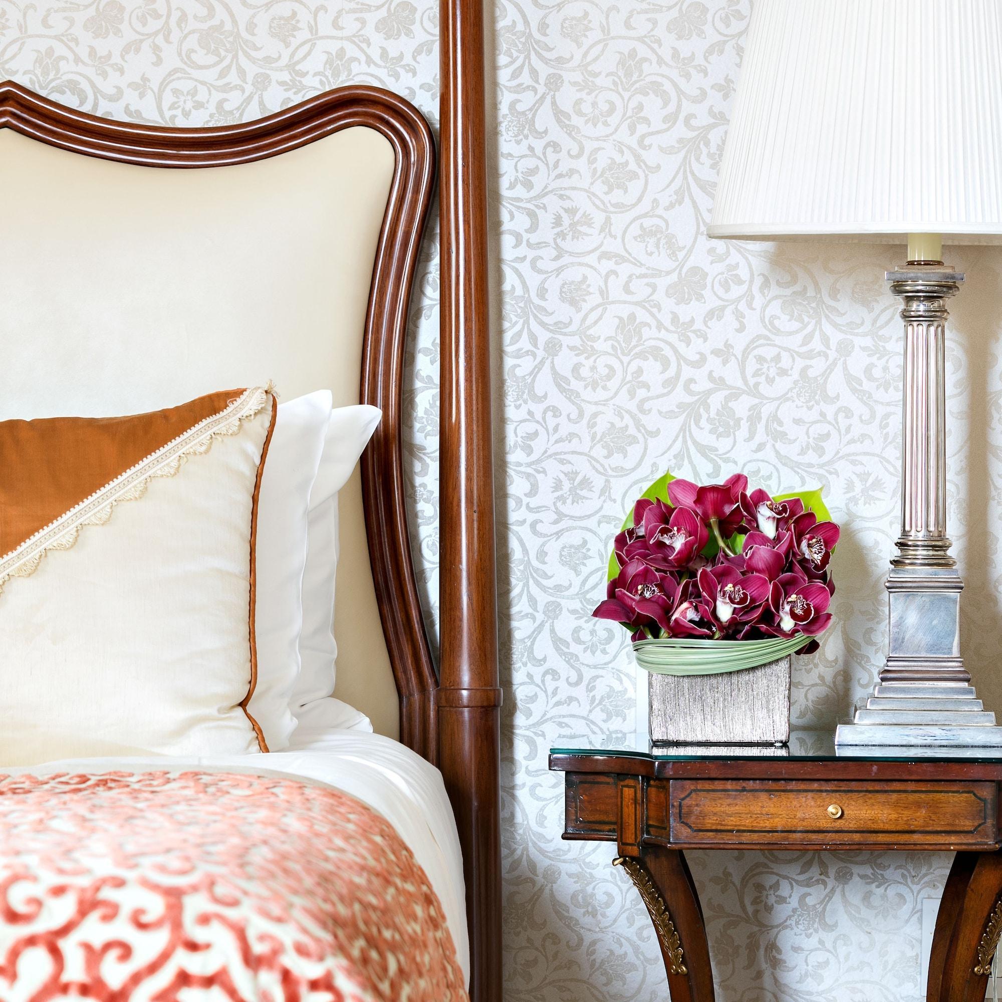 The Pierre, A Taj Hotel, New York Luaran gambar A bedroom at the Ritz