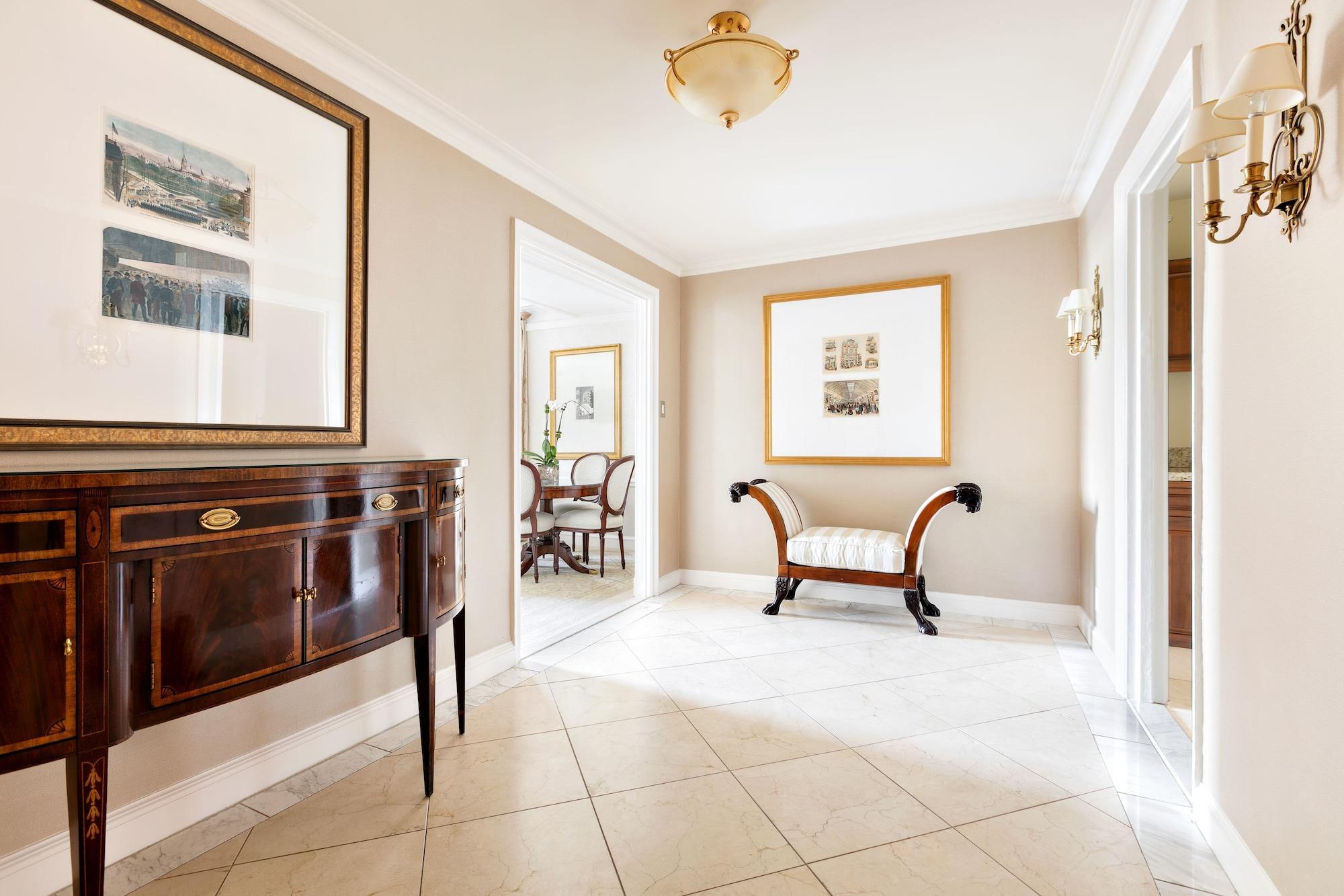 The Pierre, A Taj Hotel, New York Luaran gambar A hallway