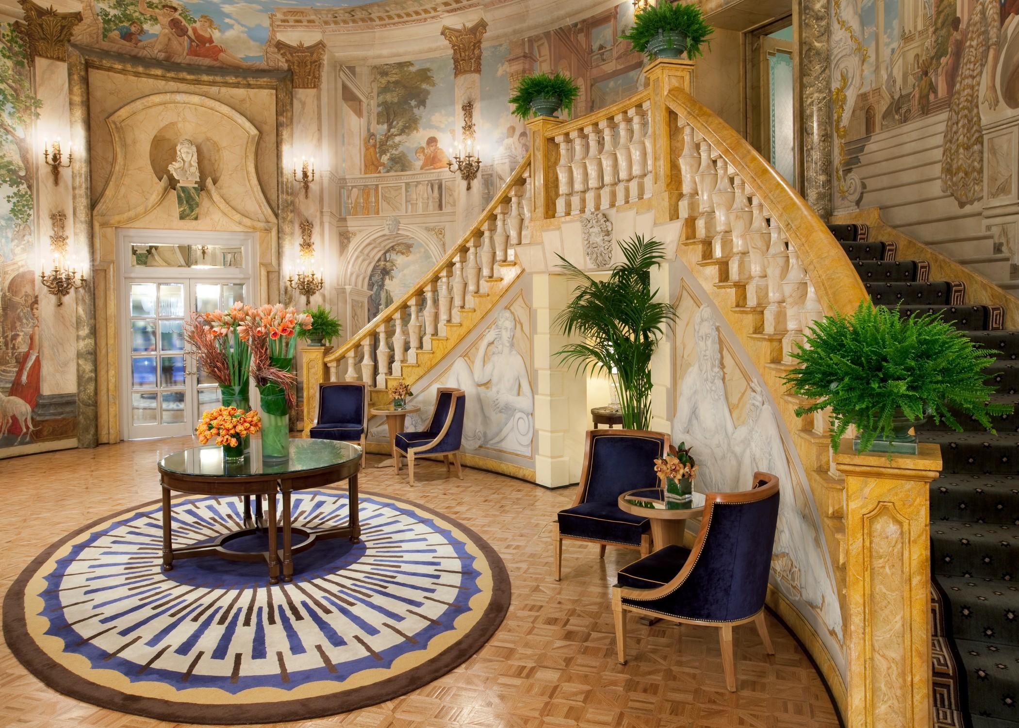 The Pierre, A Taj Hotel, New York Luaran gambar The lobby of the hotel