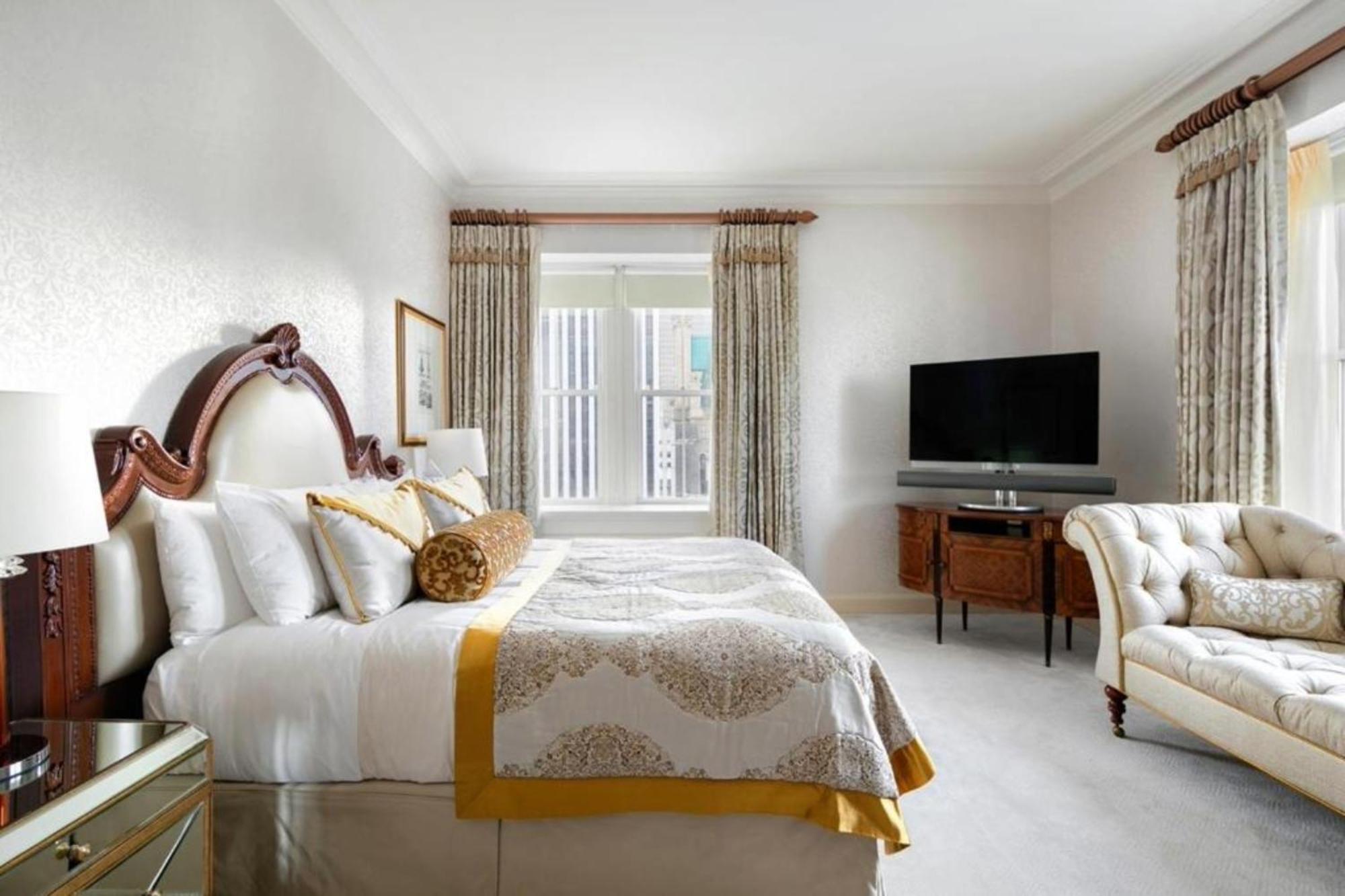 The Pierre, A Taj Hotel, New York Luaran gambar A bedroom at the hotel