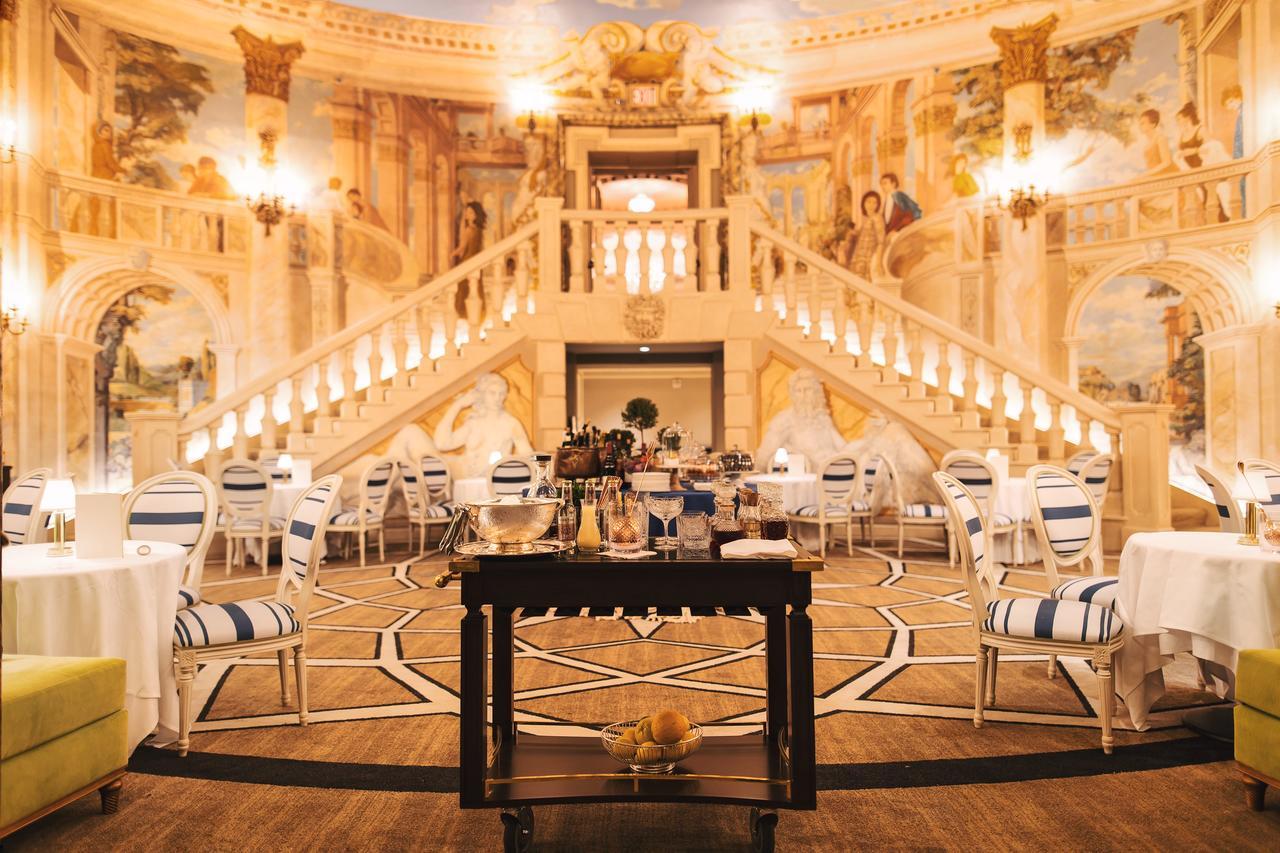The Pierre, A Taj Hotel, New York Luaran gambar The interior of the hotel