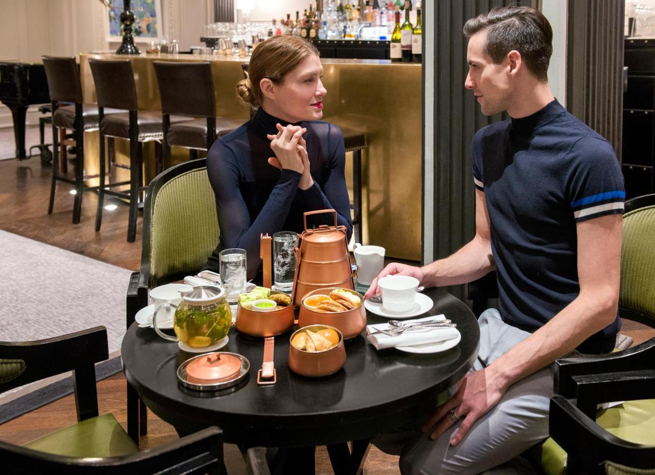 The Pierre, A Taj Hotel, New York Luaran gambar Afternoon tea at the Mandarin Oriental, London